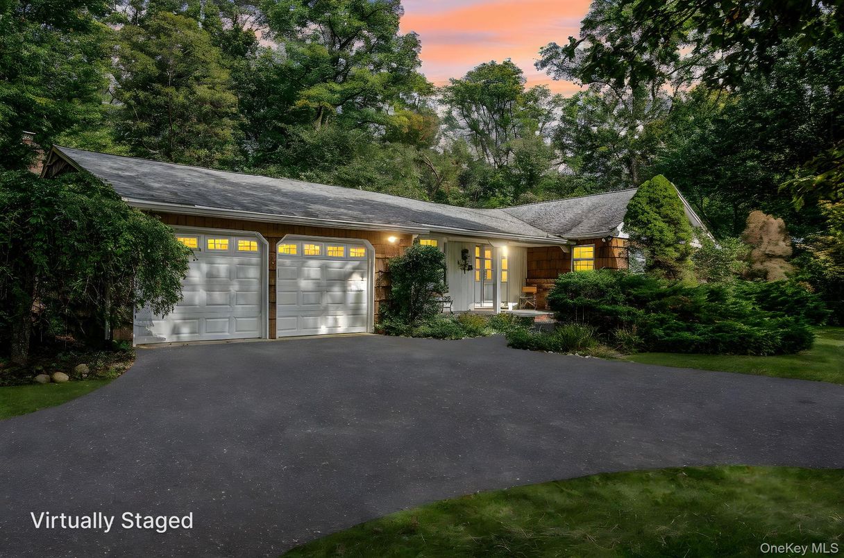 Attached, Exterior, Facade, Ranch