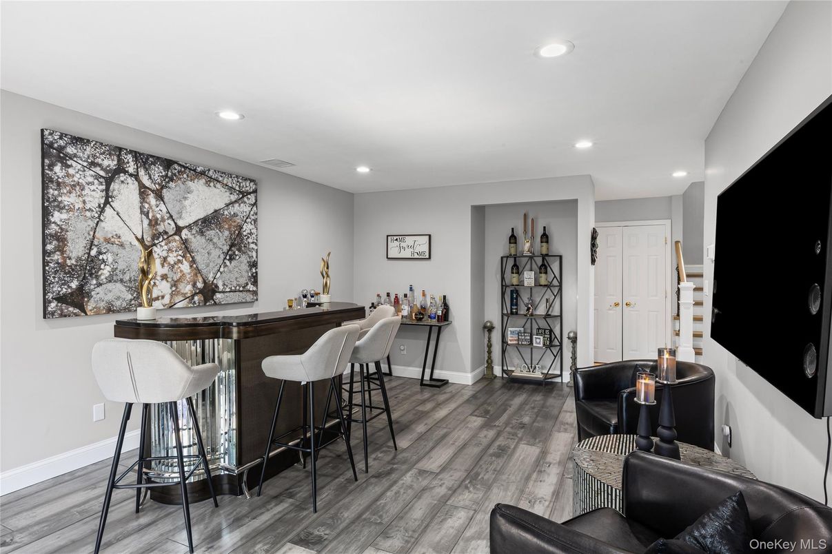 Interior, Recessed Lighting, Wood Texture Flooring