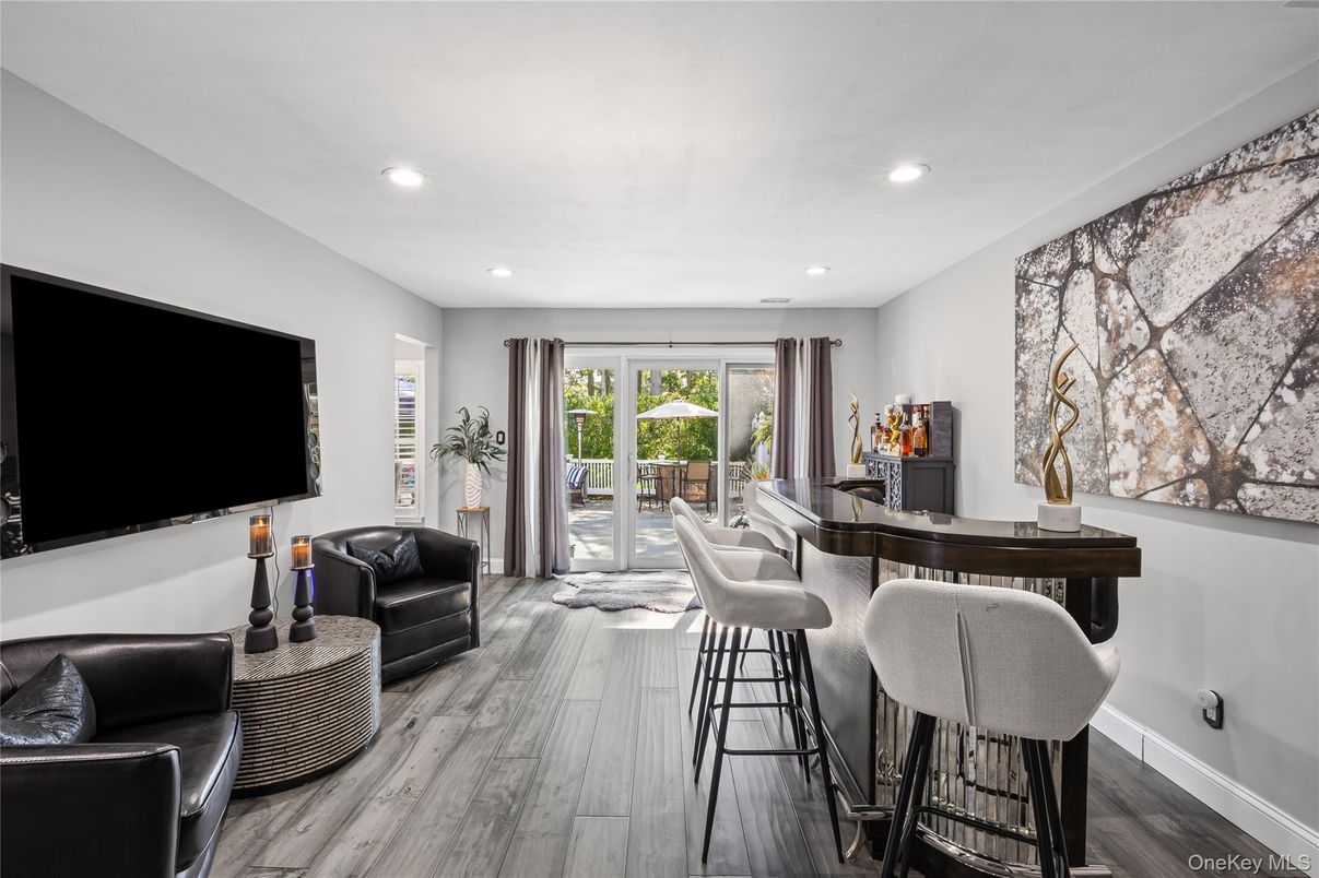 Interior, Recessed Lighting, Wood Texture Flooring