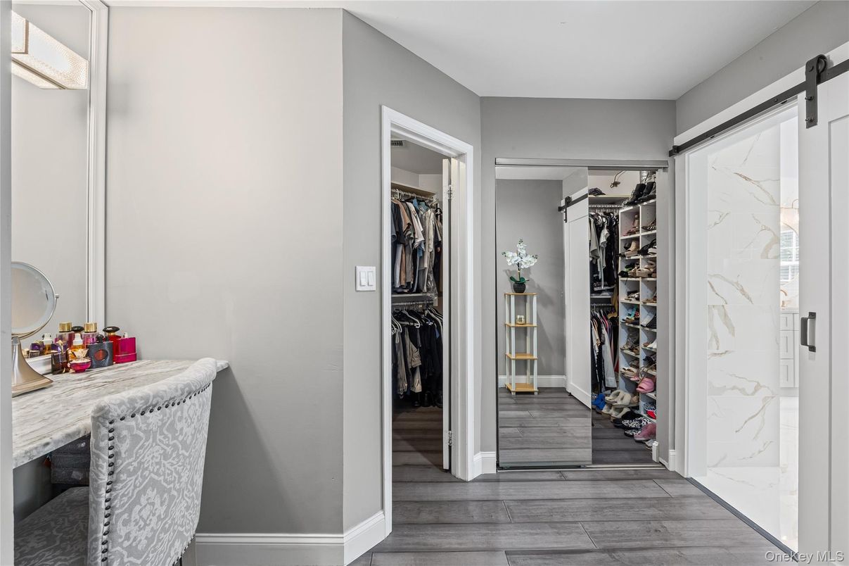 Interior, Marble Walls, Walk-in Closets, Wood Texture Flooring