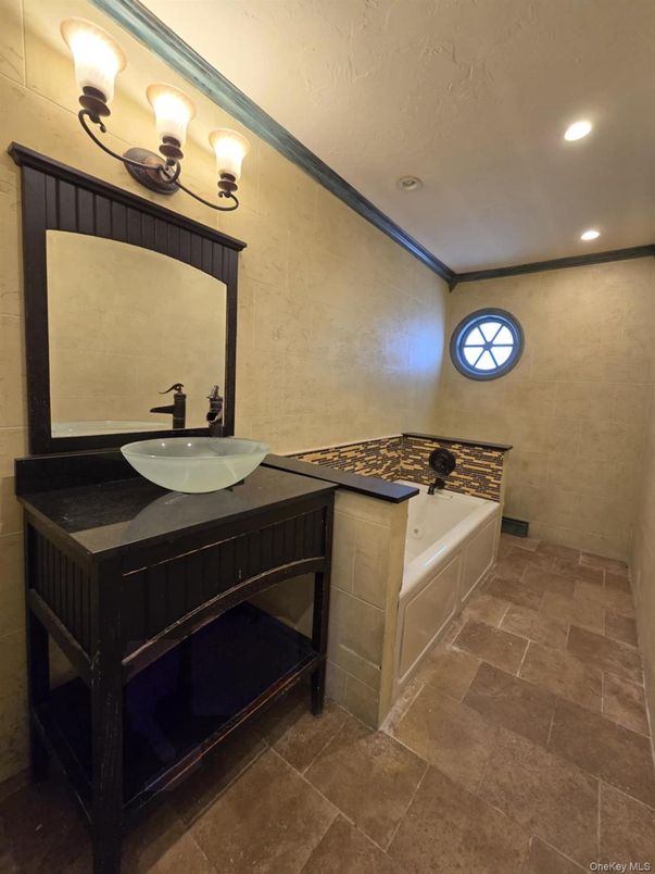 Bathroom, Interior, Recessed Lighting
