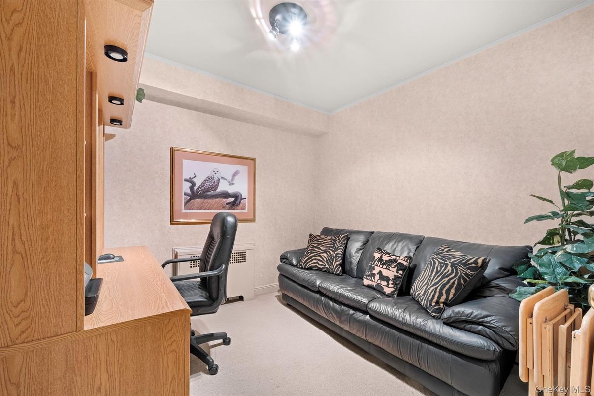 Home Office, Interior
