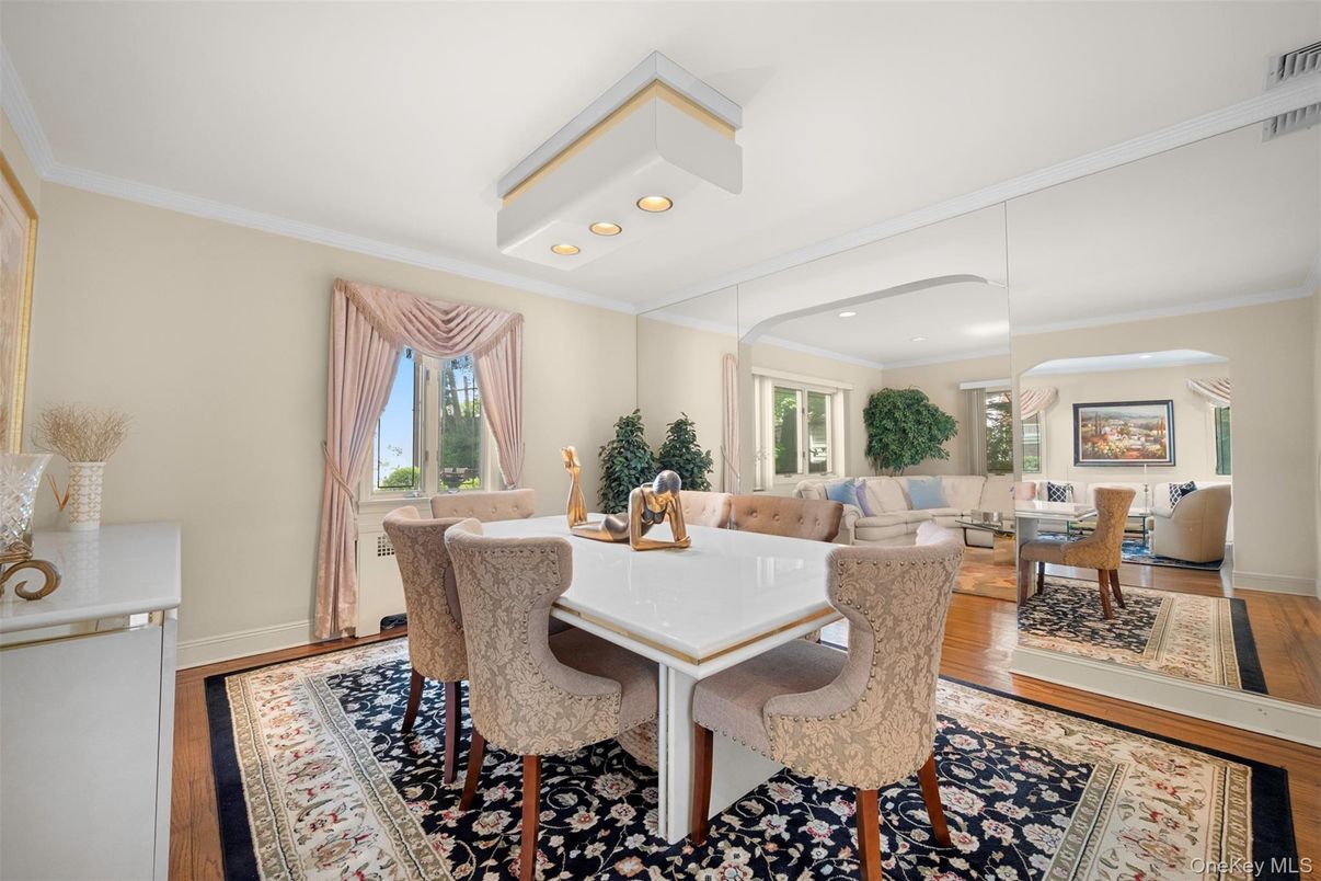 Dining room, Interior, Living room, Recessed Lighting, Wood Texture Flooring