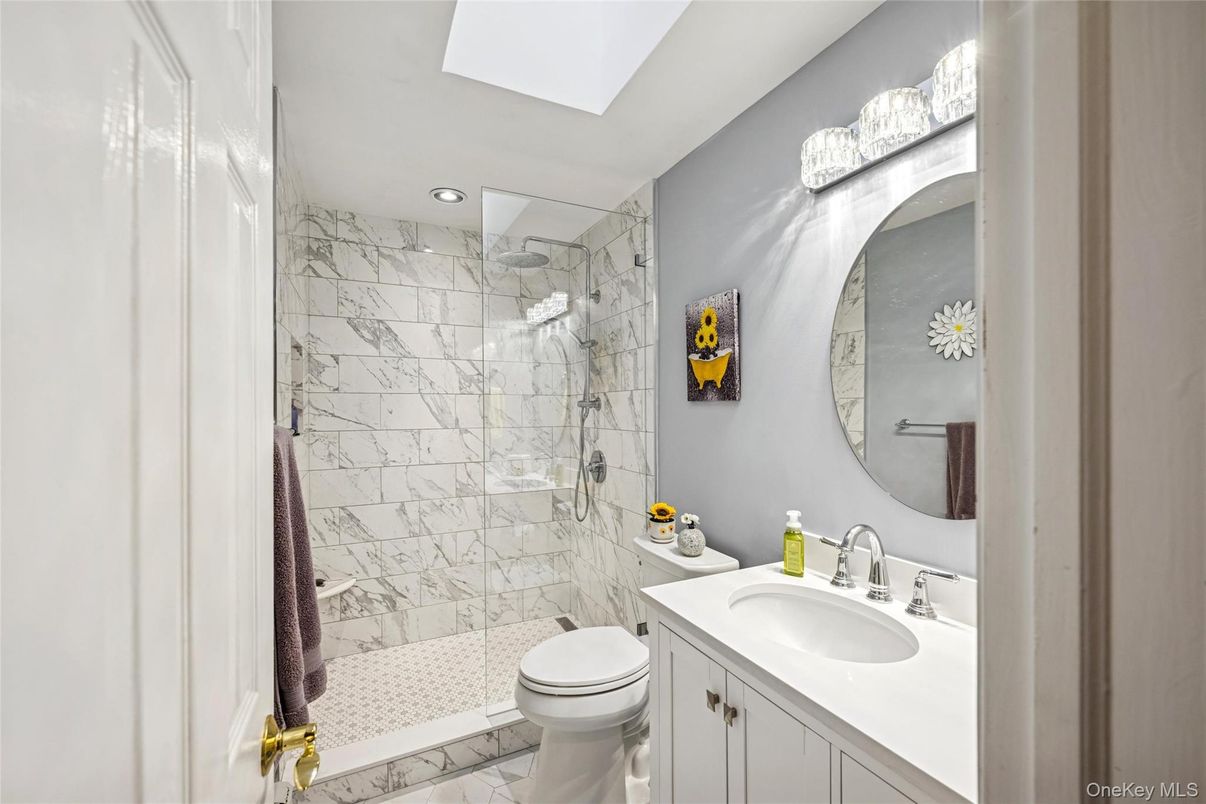 Bathroom, Interior, Marble, Marble Walls, Recessed Lighting