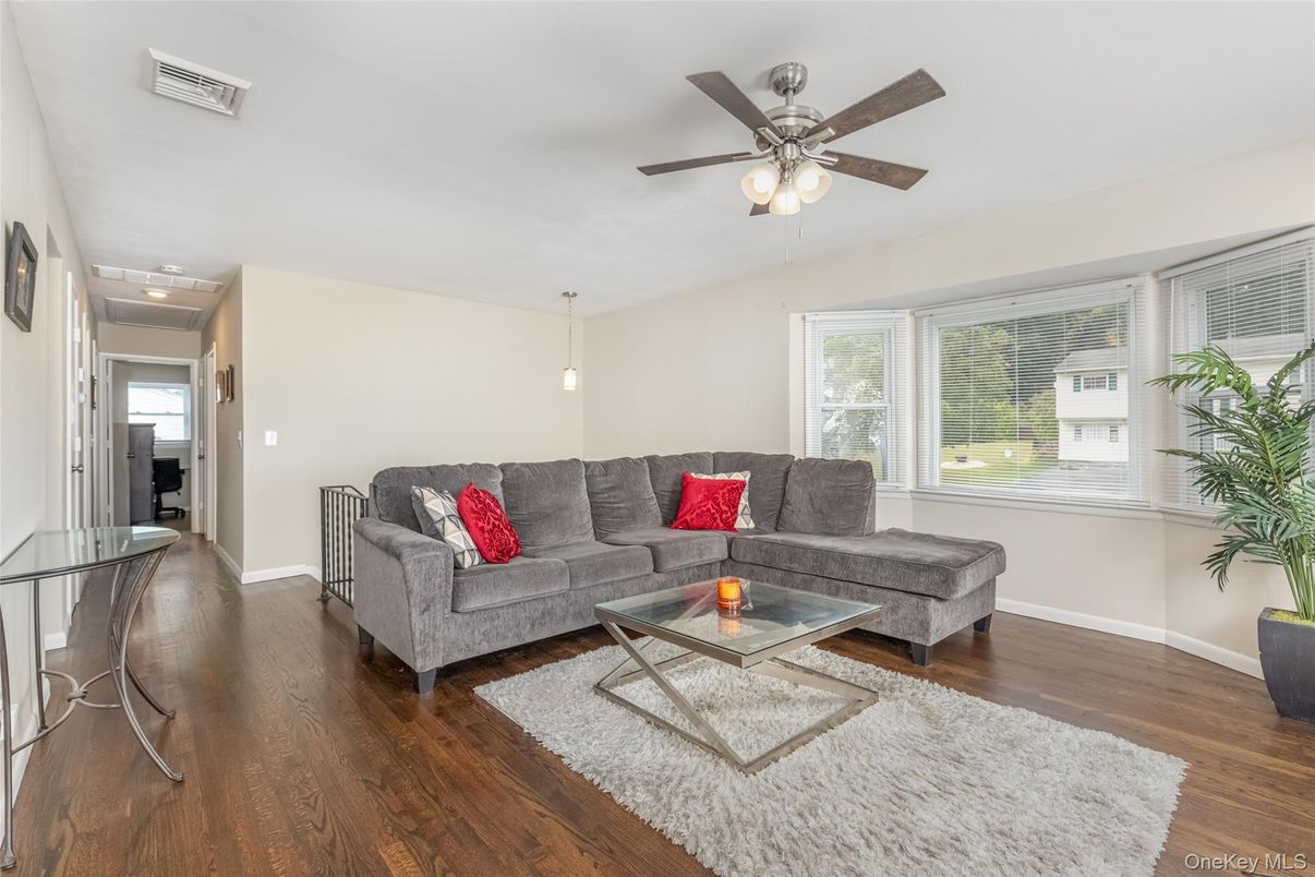 Interior, Living room, Pendant Lights, Wood Texture Flooring