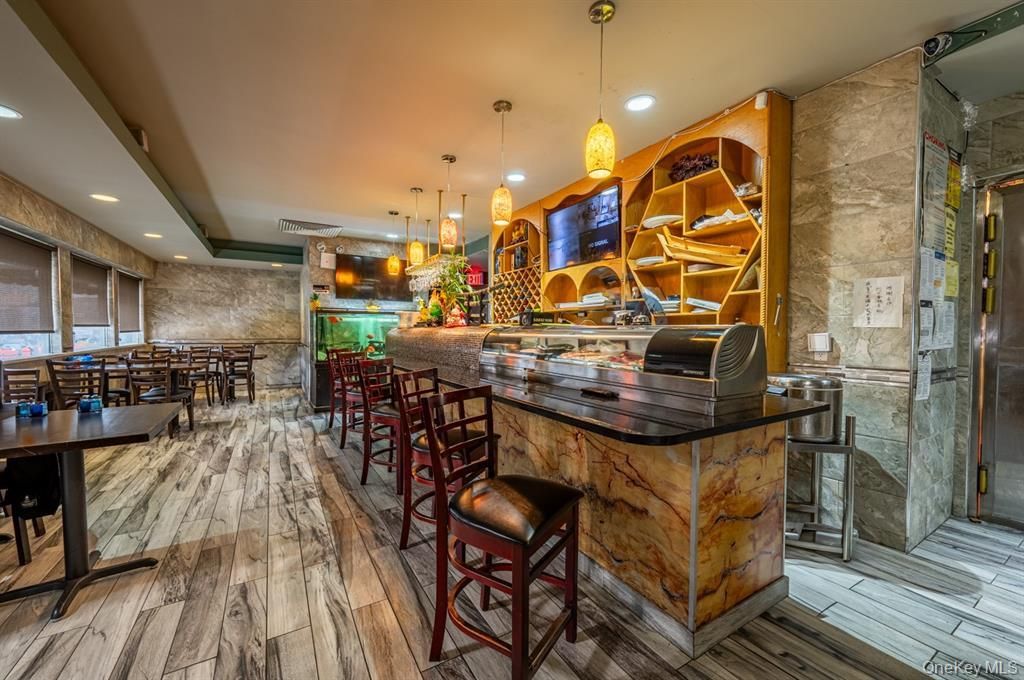 Interior, Pendant Lights, Recessed Lighting, Wood Texture Flooring
