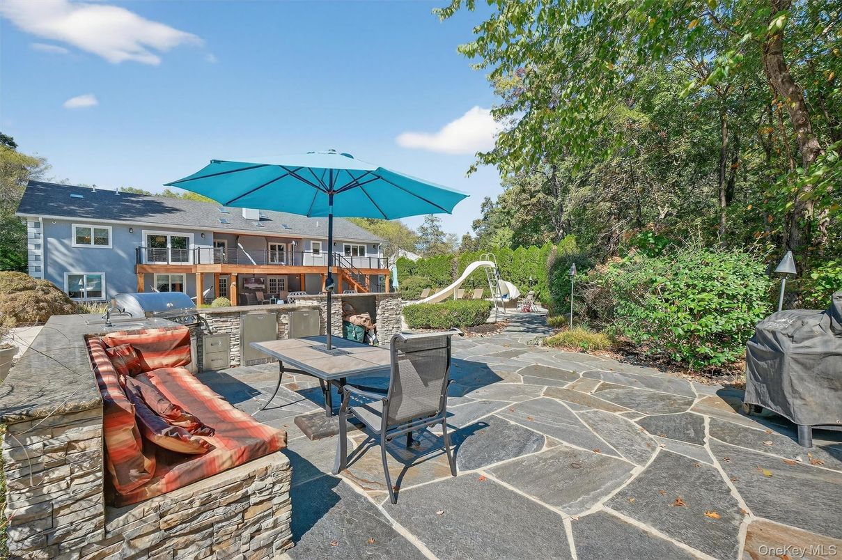 Exterior, Outdoor Kitchen