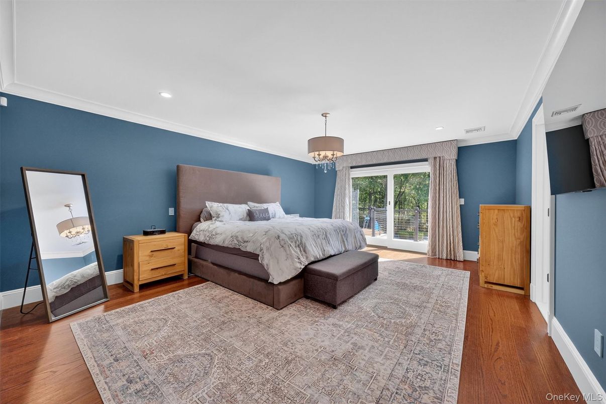Bedroom, Interior, Pendant Lights, Recessed Lighting, Wood Texture Flooring