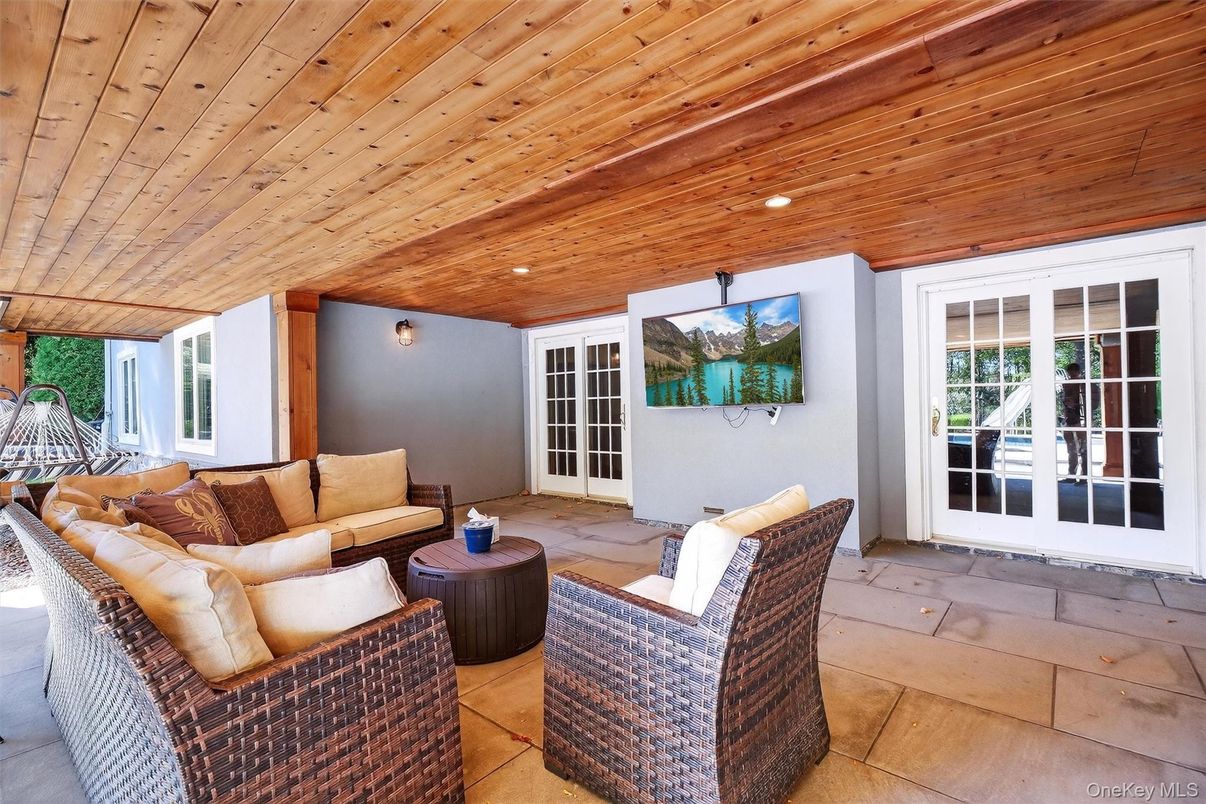 Exterior, Living room, Wooden Ceilings