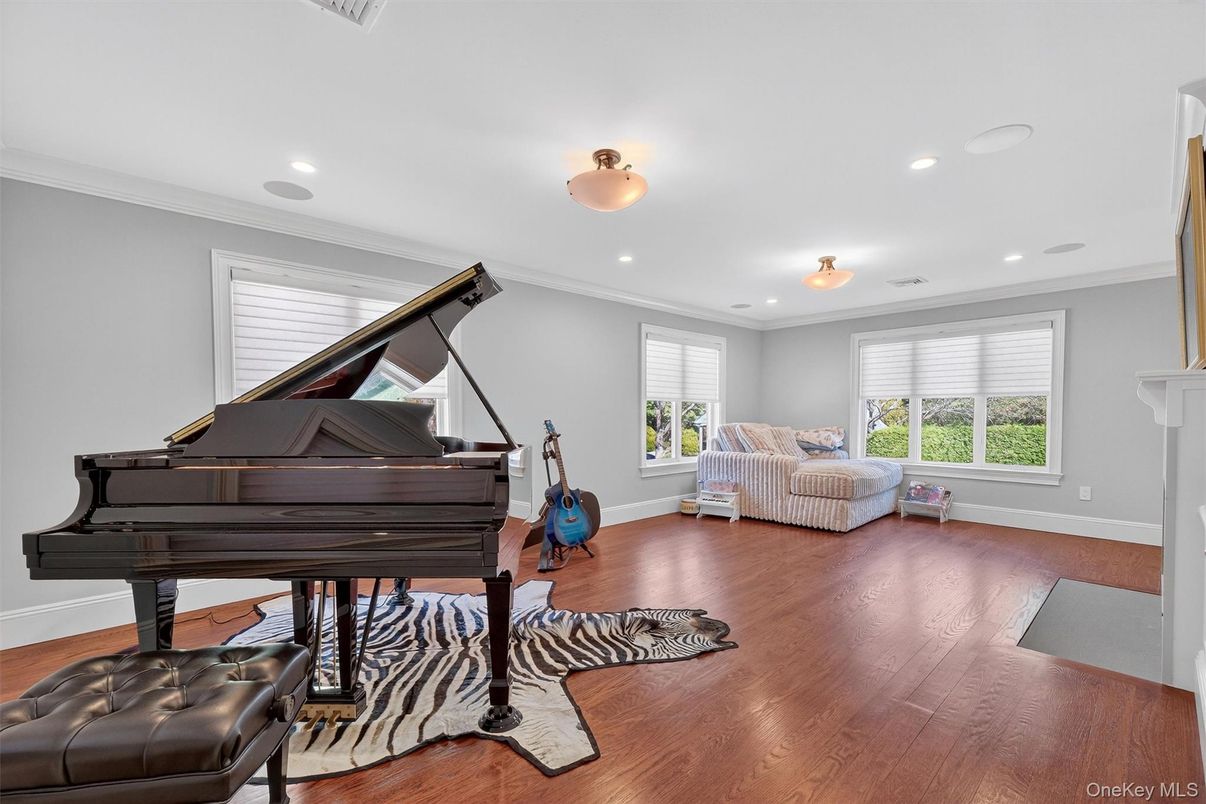 Interior, Piano, Recessed Lighting, Wood Texture Flooring