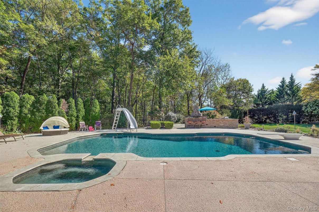 Exterior, Playground, Pool