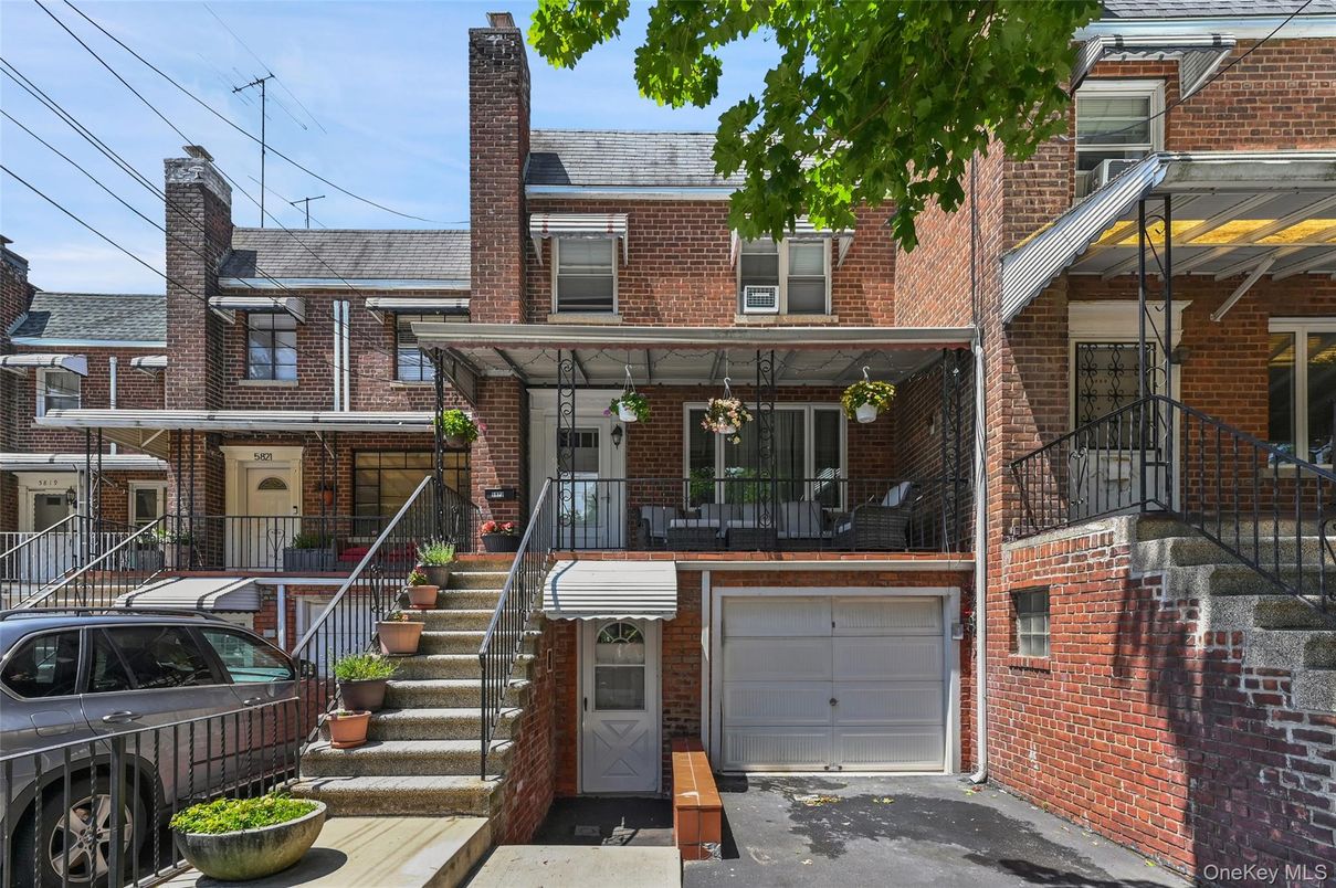 Attached, Exterior, Facade, Brick Facade, Rowhouse