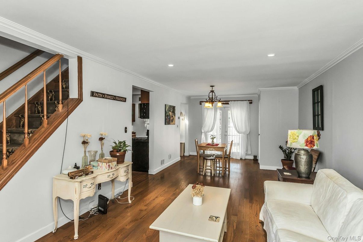 Dining room, Interior, Pendant Lights, Recessed Lighting, Wood Texture Flooring