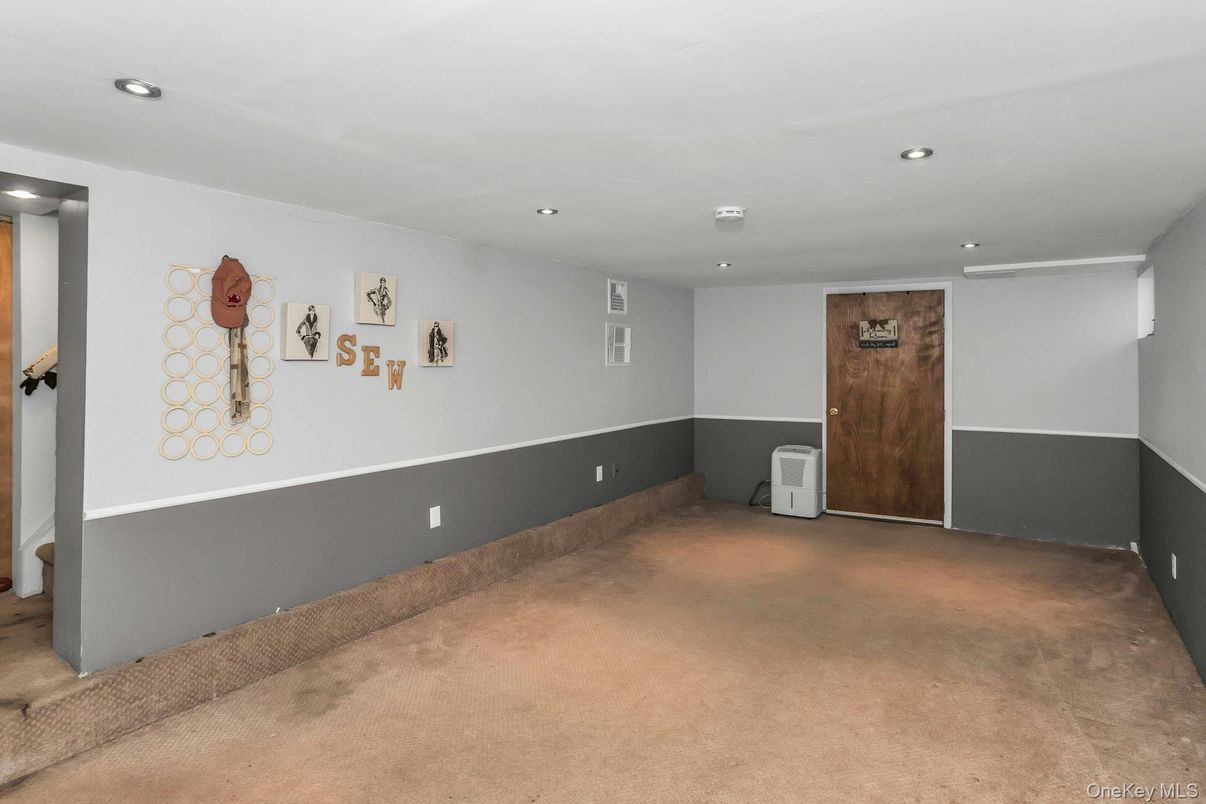 Empty room, Interior, Recessed Lighting