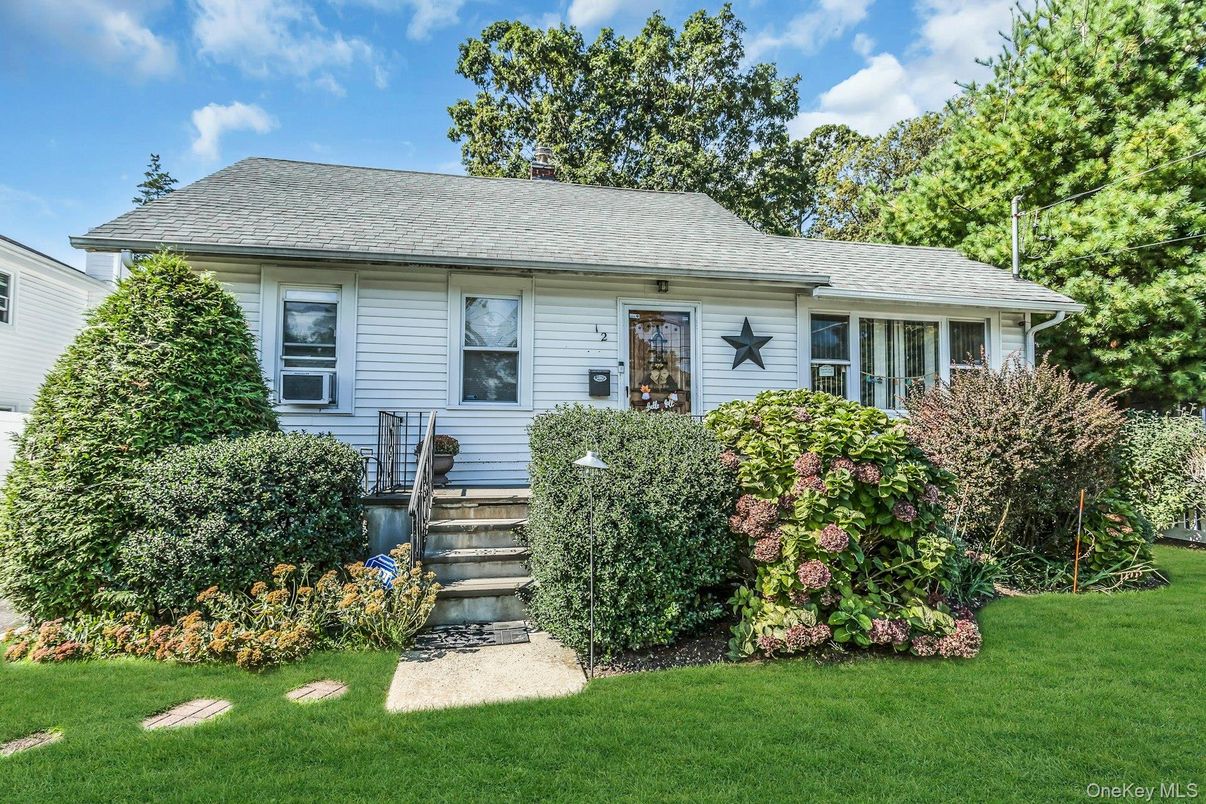 Exterior, Facade, Cape Cod