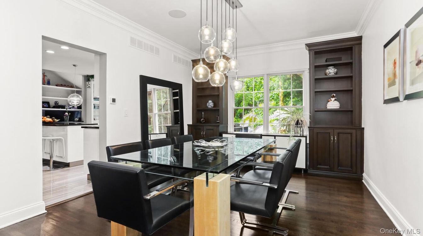 Dining room, Interior, Kitchen, Pendant Lights, Recessed Lighting, Wood Texture Flooring