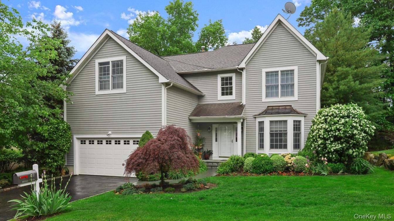 Attached, Exterior, Facade, Farmhouse