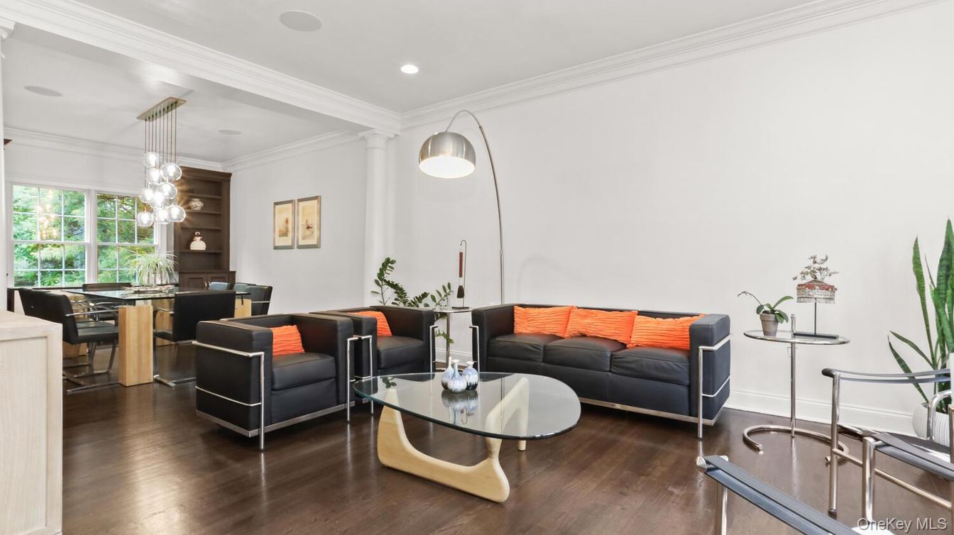 Dining room, Interior, Living room, Pendant Lights, Recessed Lighting, Wood Texture Flooring