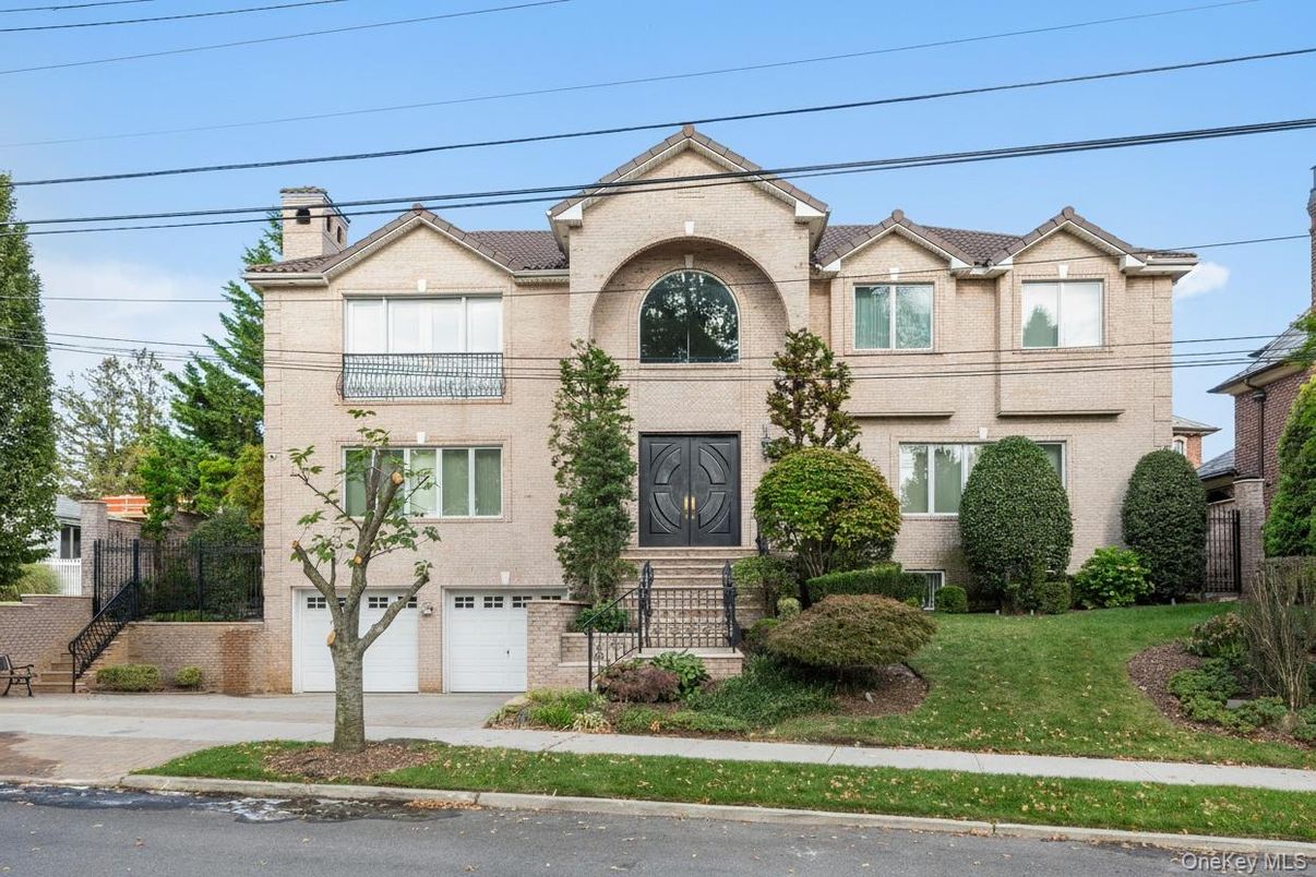 Attached, Exterior, Facade, French Provincial
