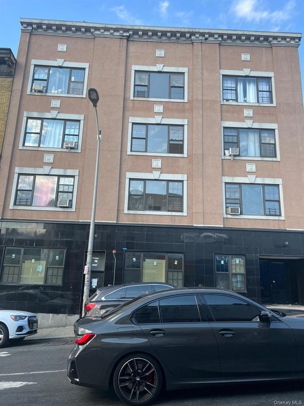 Exterior, Facade, Rowhouse