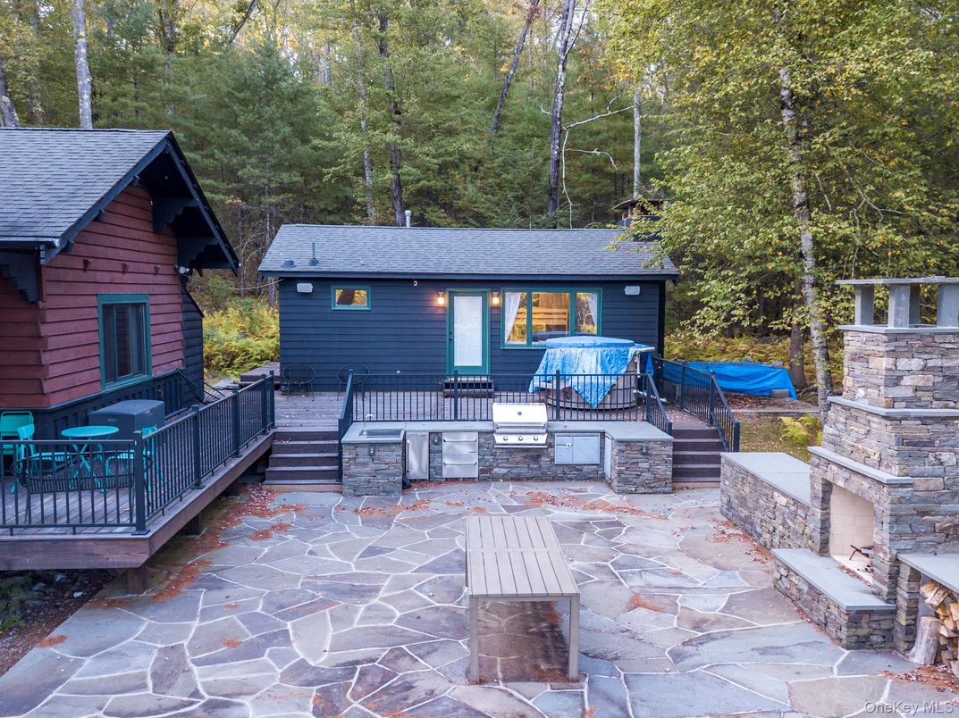 Backyard, Exterior, Outdoor Kitchen