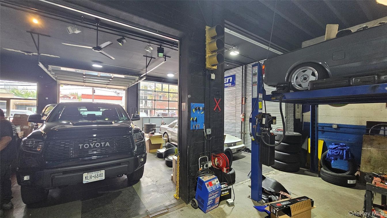 Garage, Interior