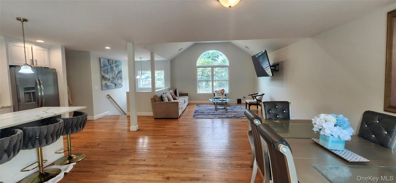 Dining room, Interior, Living room, Pendant Lights, Recessed Lighting, Wood Texture Flooring