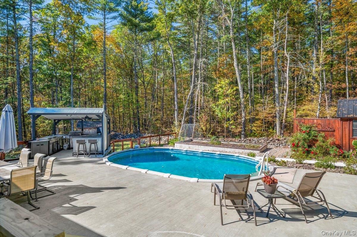 Exterior, Pool