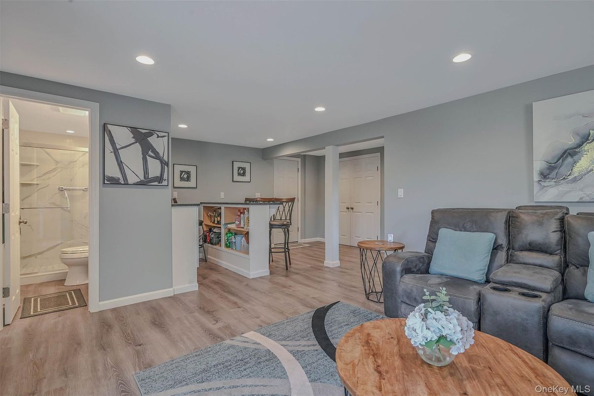 Bathroom, Interior, Living room, Recessed Lighting, Wood Texture Flooring