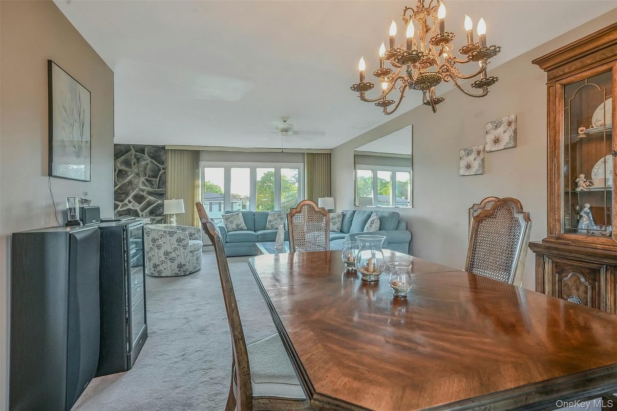 Chandelier, Dining room, Interior, Living room