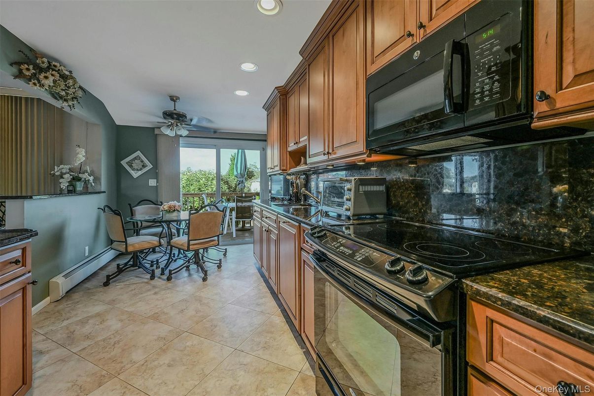 Dining room, Interior, Kitchen, Recessed Lighting