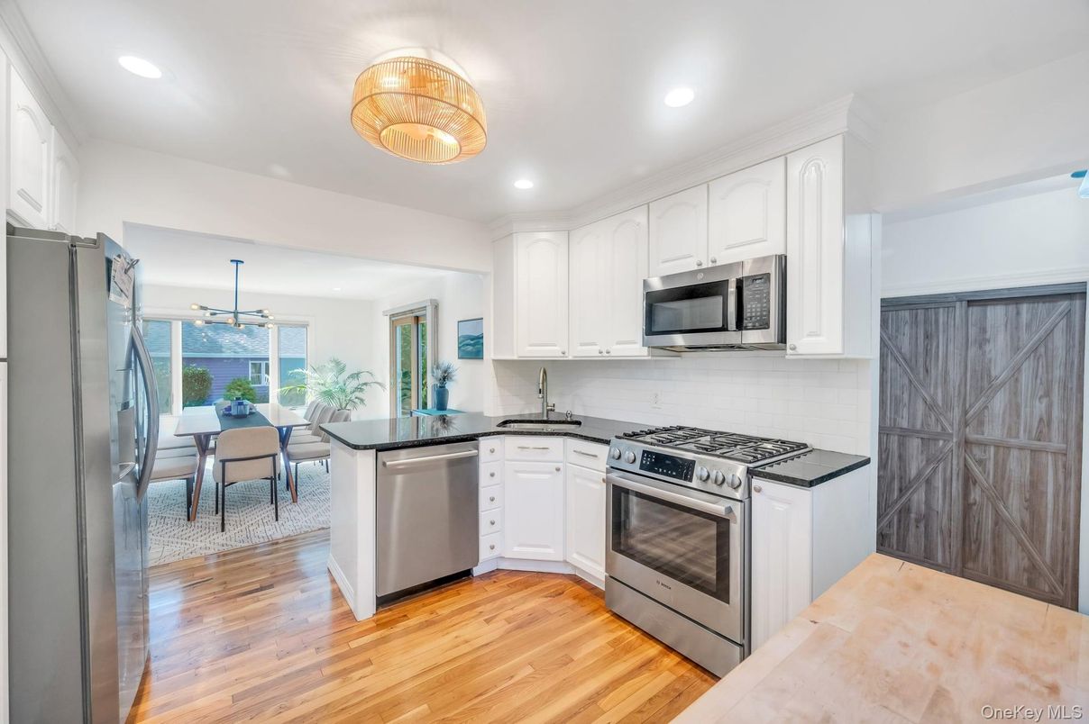 Chandelier, Dining room, Interior, Kitchen, Pendant Lights, Recessed Lighting, Stainless Steel Appliances, Wood Texture Flooring