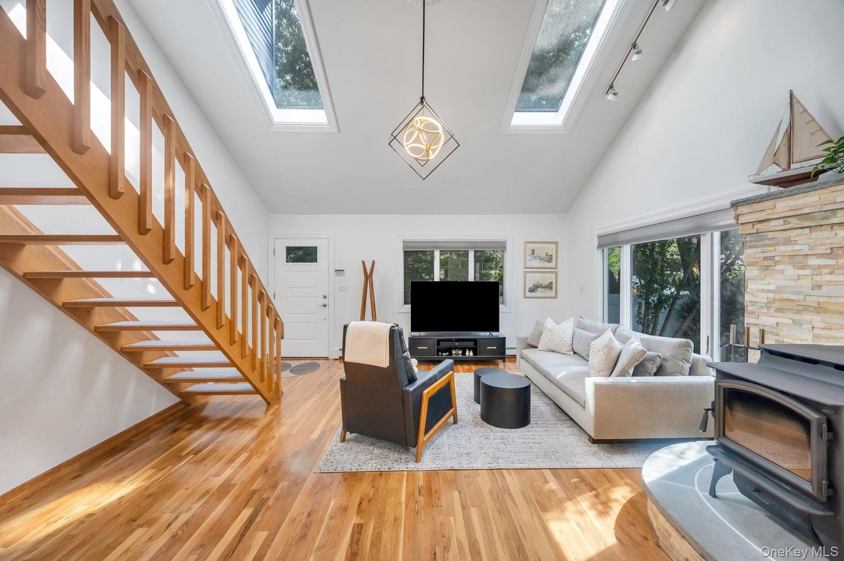 Interior, Living room, Pendant Lights, Stone Walls, Wood Texture Flooring