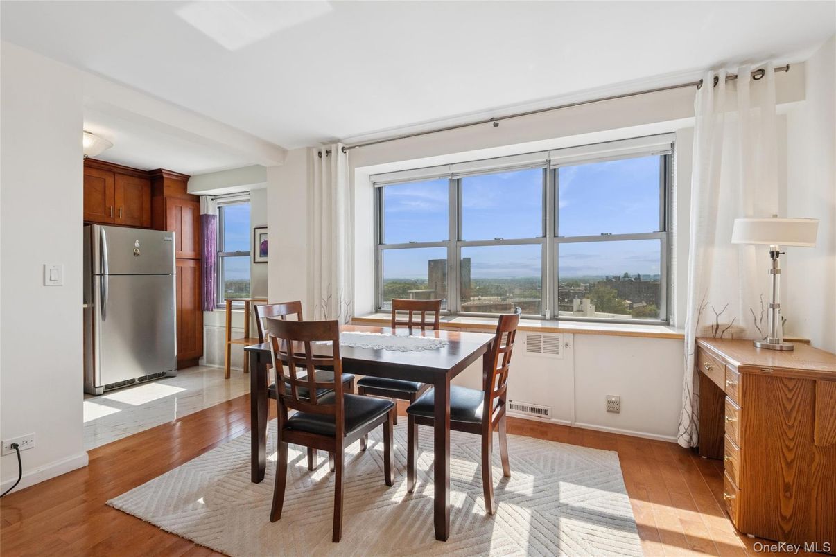 Dining room, Interior, Kitchen, Stainless Steel Appliances, Water, Wood Texture Flooring