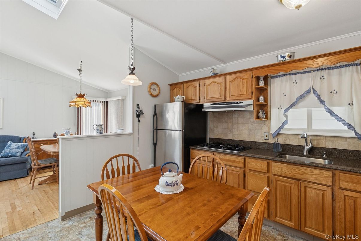 Dining room, Interior, Kitchen, Pendant Lights, Wood Texture Flooring