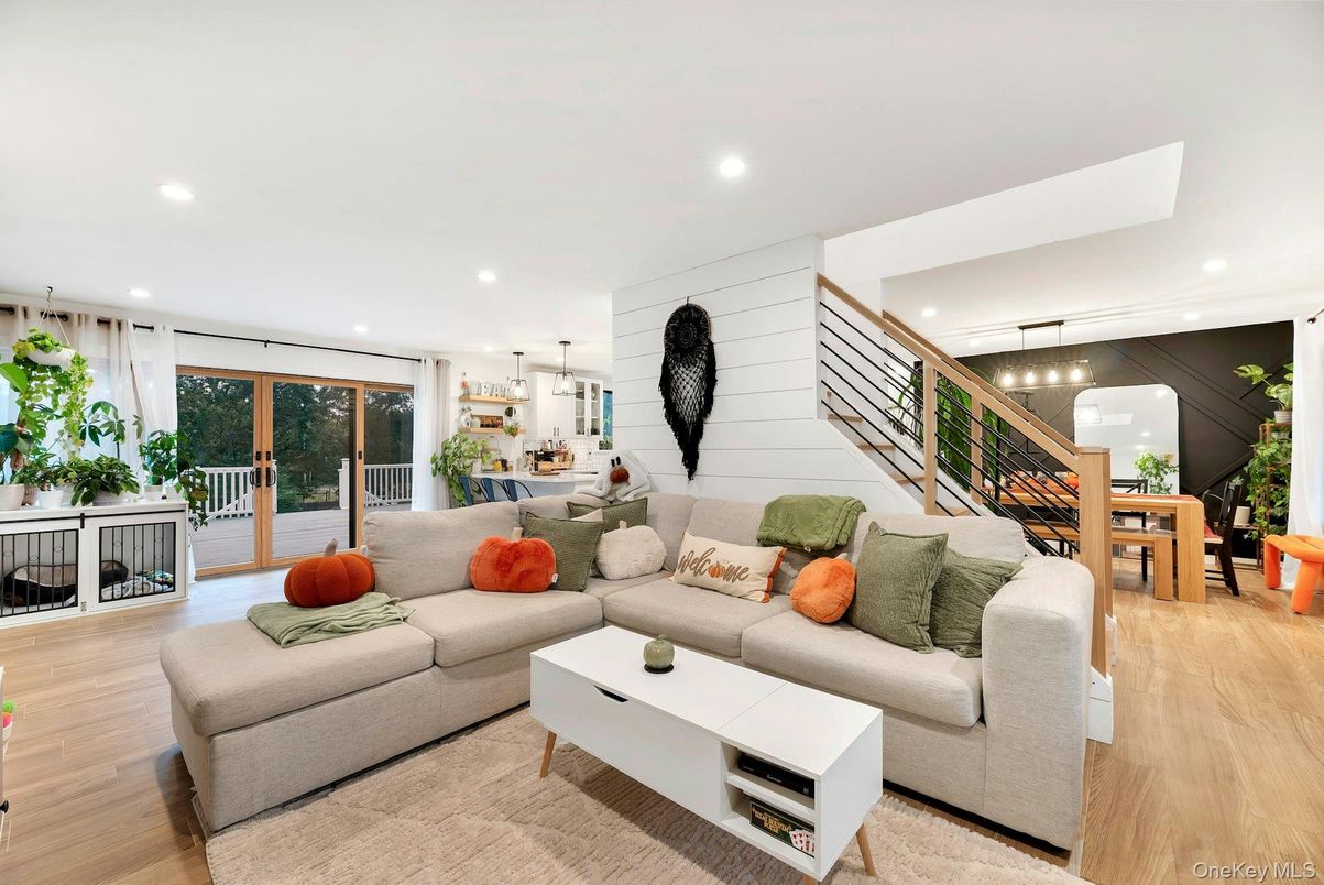 Dining room, Interior, Living room, Pendant Lights, Recessed Lighting, Wood Texture Flooring