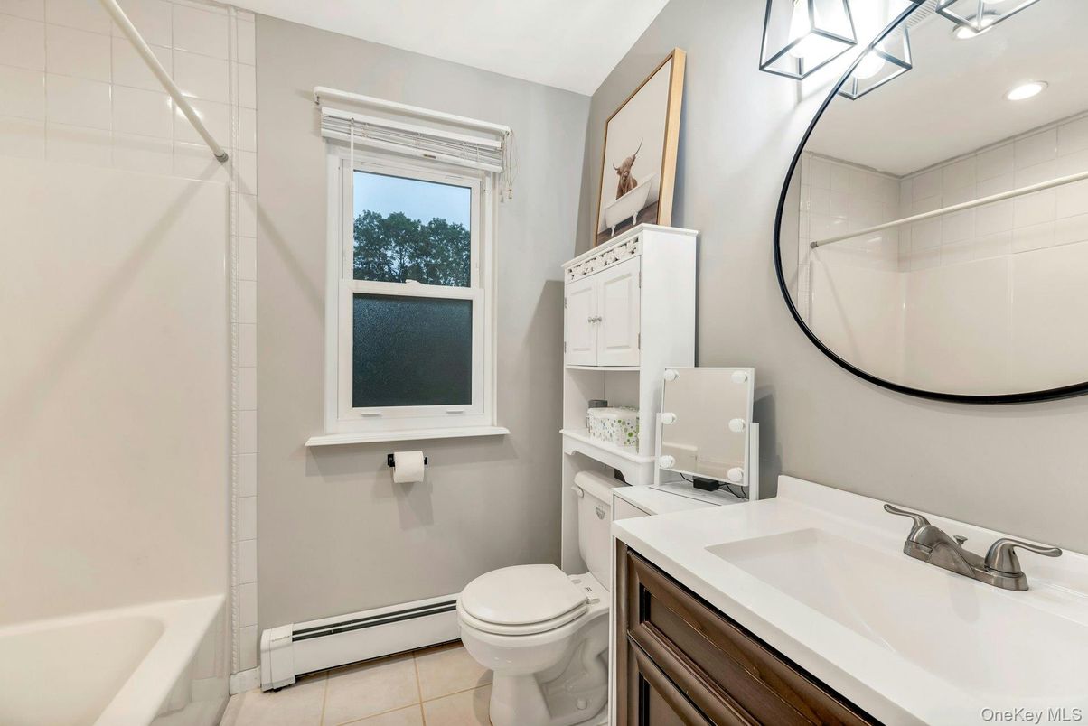 Bathroom, Interior, Recessed Lighting