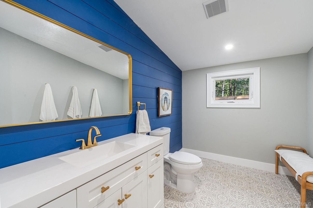 Bathroom, Interior, Recessed Lighting