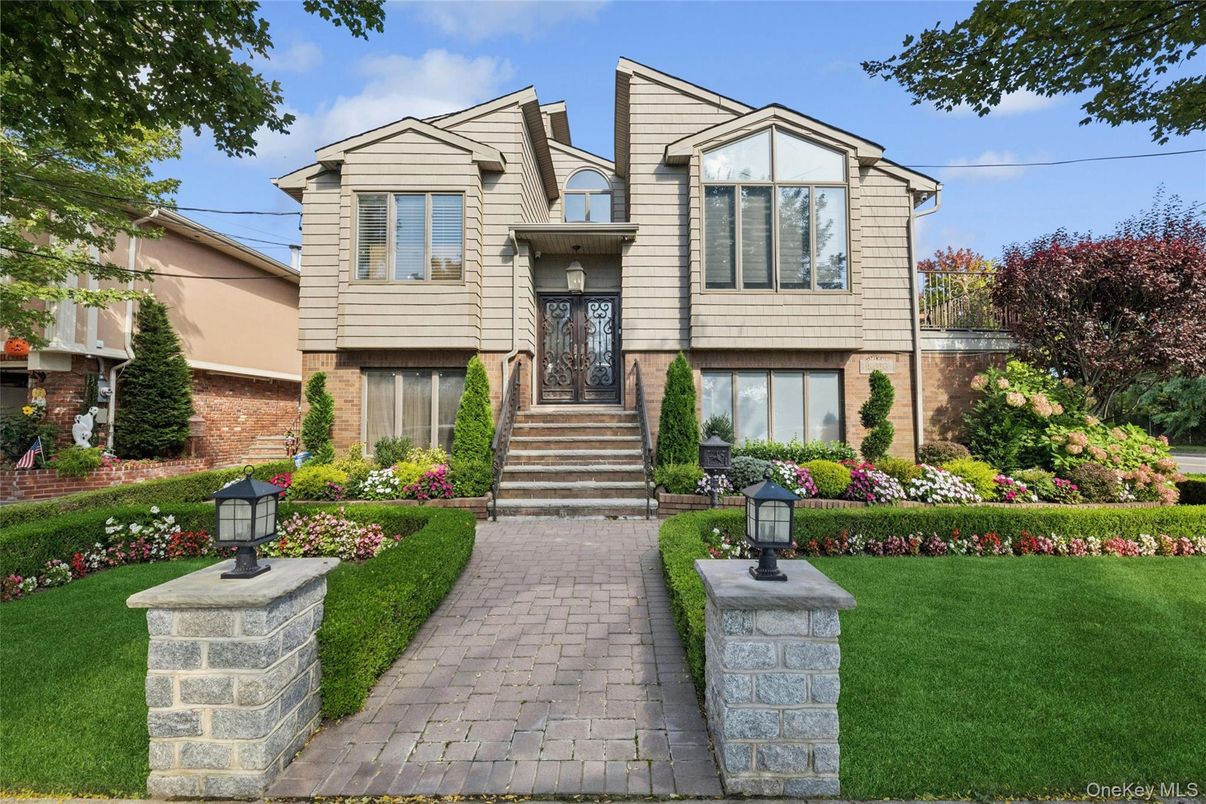 Exterior, Facade, Brick Facade, Raised Ranch