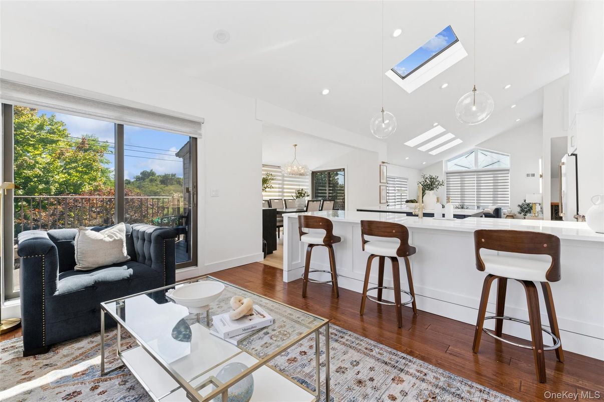 Interior, Kitchen, Living room, Pendant Lights, Recessed Lighting, Wood Texture Flooring