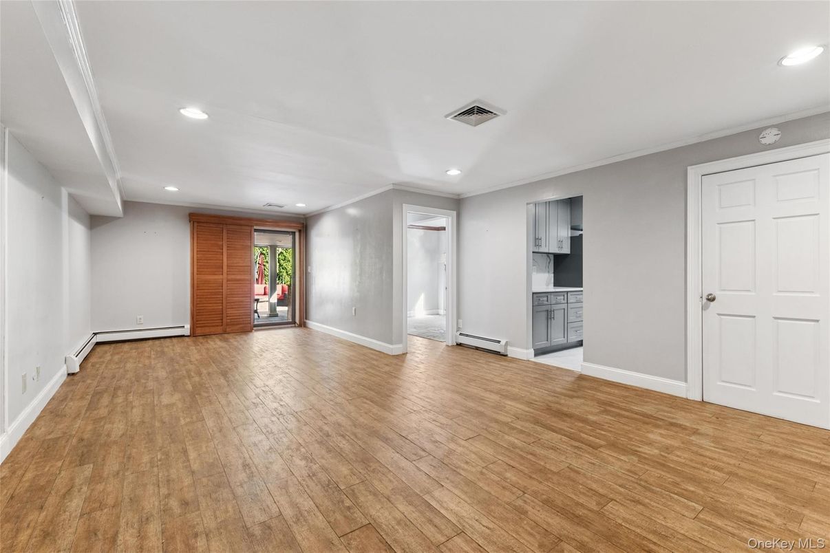 Empty room, Interior, Recessed Lighting, Wood Texture Flooring