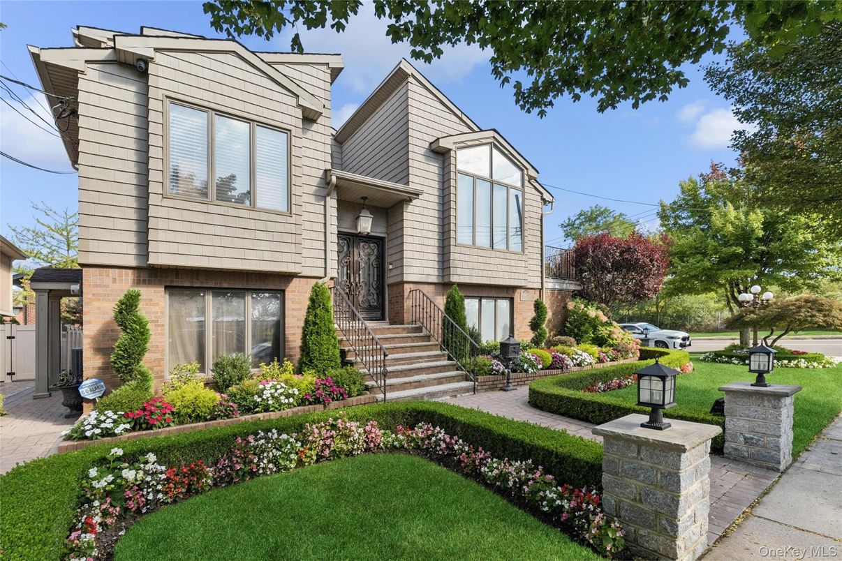 Exterior, Facade, Brick Facade, Raised Ranch