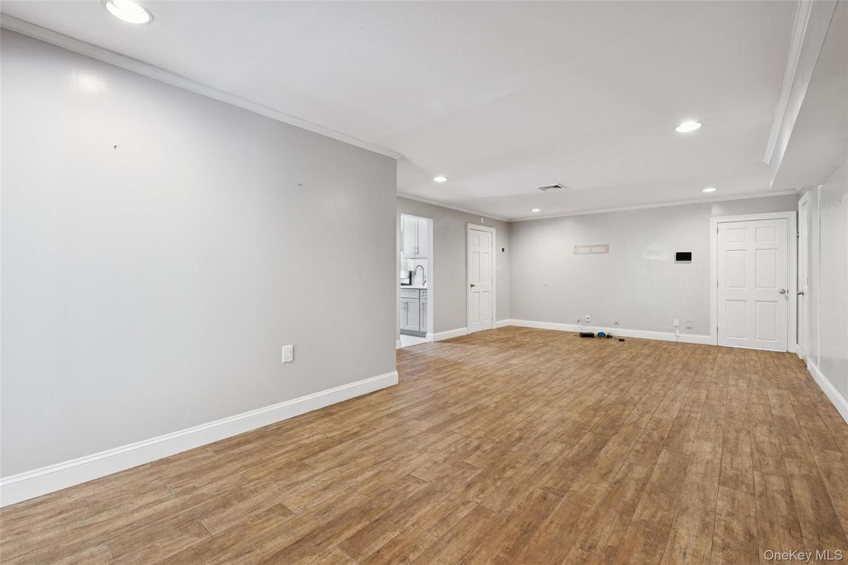 Empty room, Interior, Recessed Lighting, Wood Texture Flooring