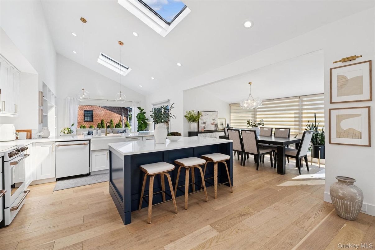 Dining room, Interior, Kitchen, Pendant Lights, Recessed Lighting, Wood Texture Flooring