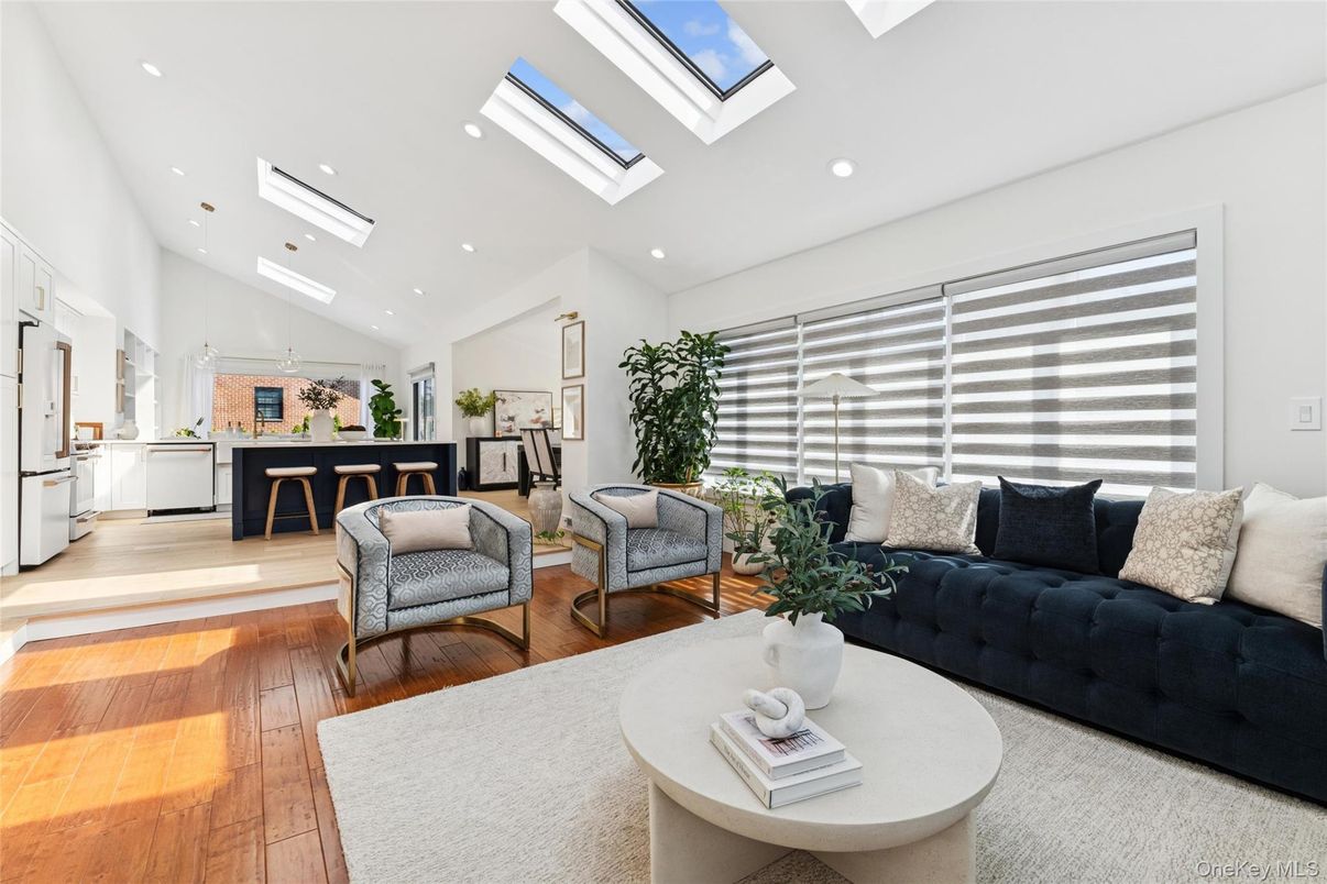 Interior, Kitchen, Living room, Pendant Lights, Recessed Lighting, Wood Texture Flooring