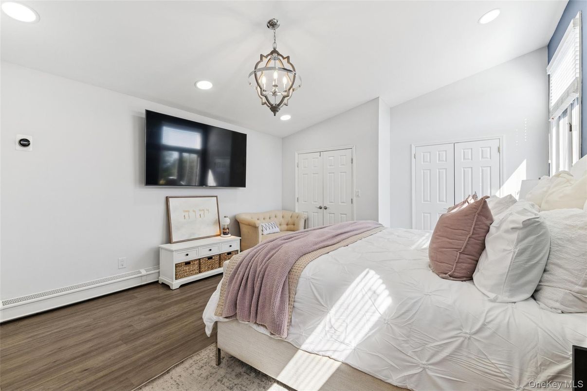 Bedroom, Interior, Pendant Lights, Recessed Lighting, Wood Texture Flooring
