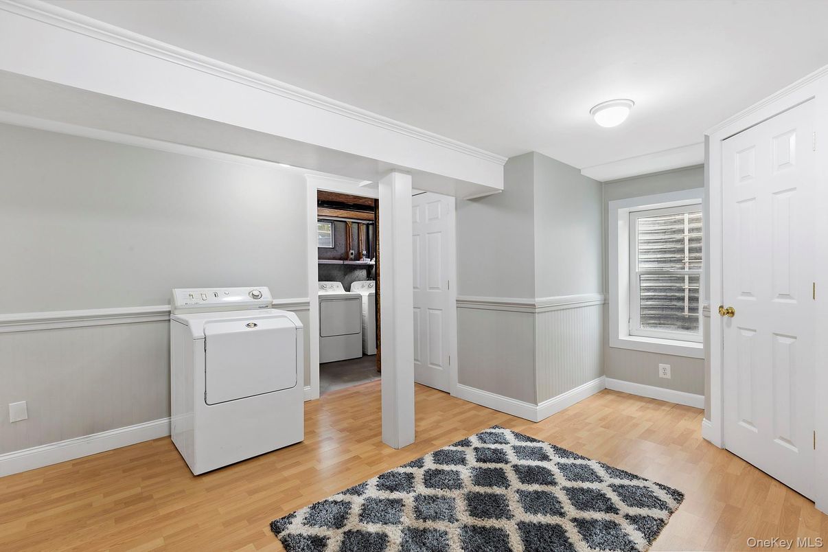 Interior, Washer, Wood Texture Flooring