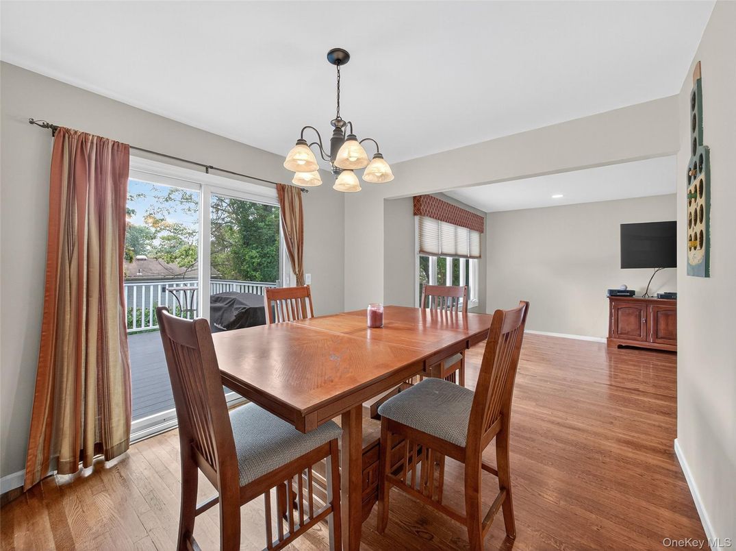 Chandelier, Dining room, Interior, Recessed Lighting, Wood Texture Flooring