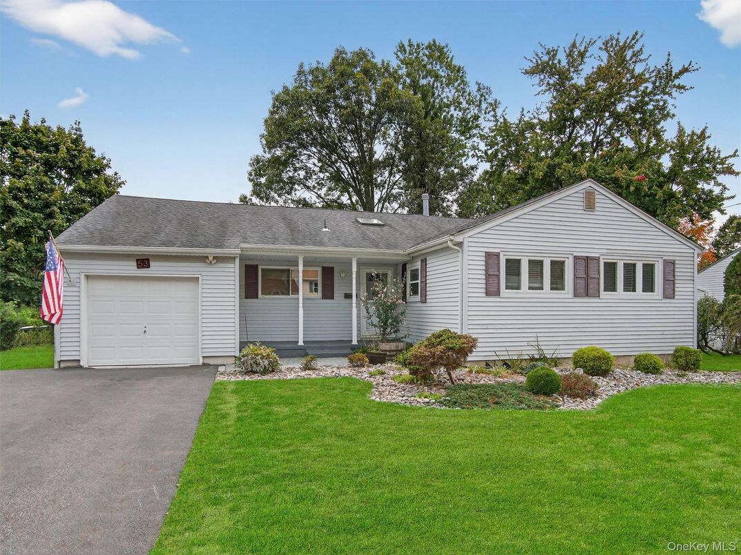 Attached, Exterior, Facade, Ranch