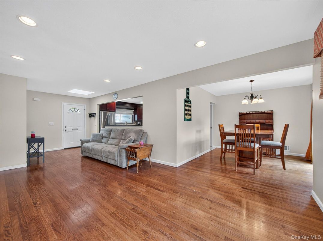 Dining room, Interior, Living room, Pendant Lights, Recessed Lighting, Wood Texture Flooring